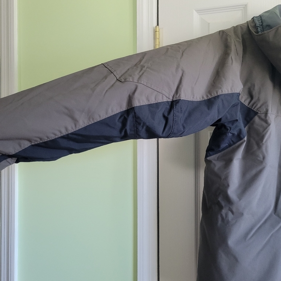 Men's Columbia Jacket - Picture 8 of 13